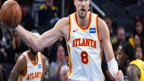 罗马意甲18轮以2-0击败佛罗伦萨，亚伯拉罕助力迪巴拉双响，连续五轮未尝败绩，意甲前四名竞争激烈